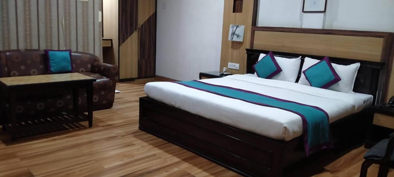 Hotel Little Palace Dibrugarh Esterno foto