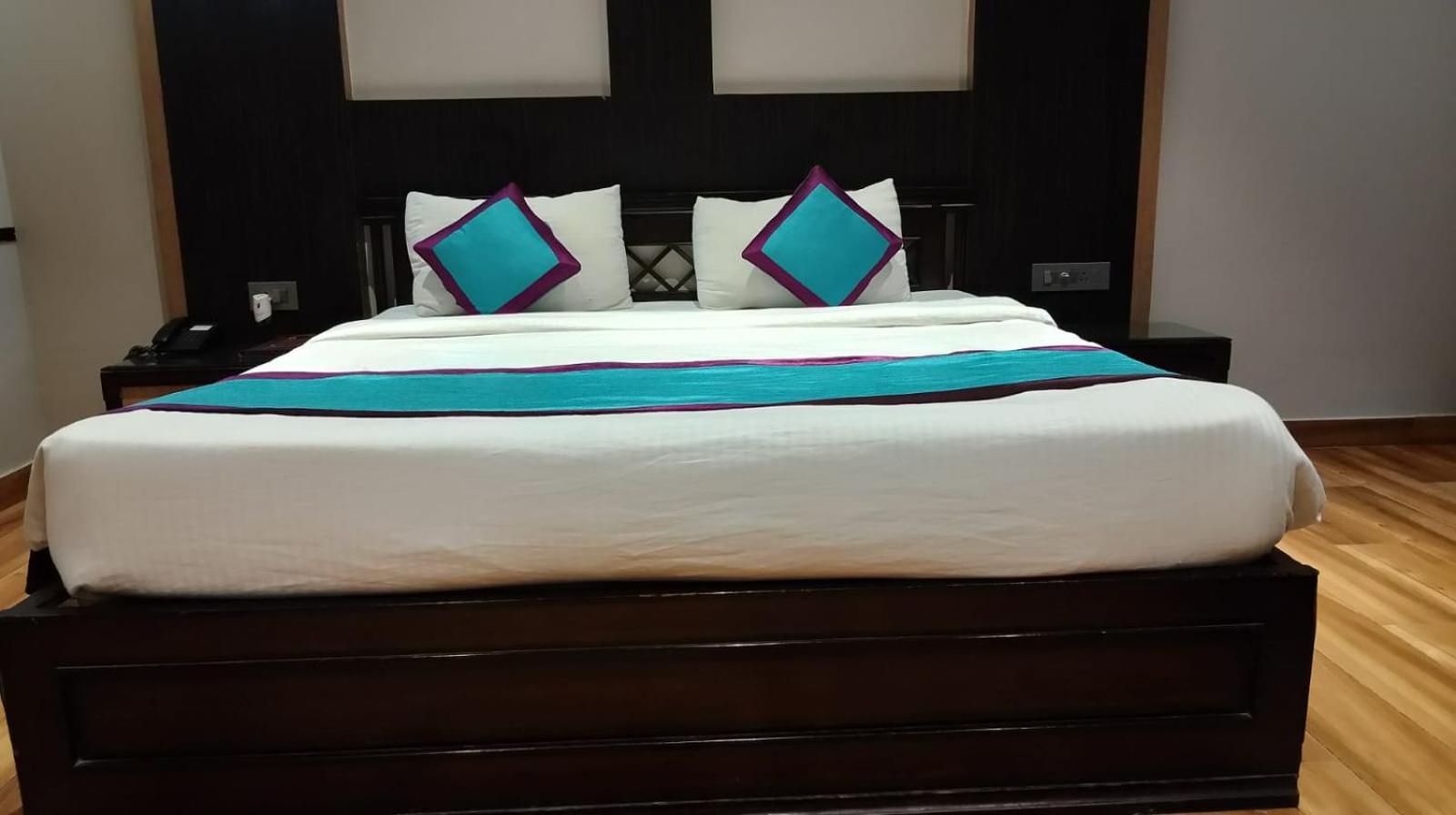 Hotel Little Palace Dibrugarh Esterno foto